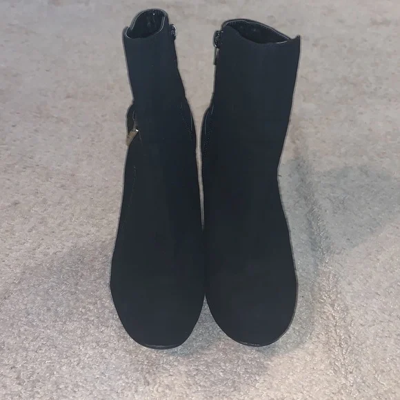 Gently Worn Black & Gold Heels - Picture 2 of 4